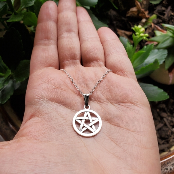 New Silver Pentagram Necklace - Picture 13 of 14